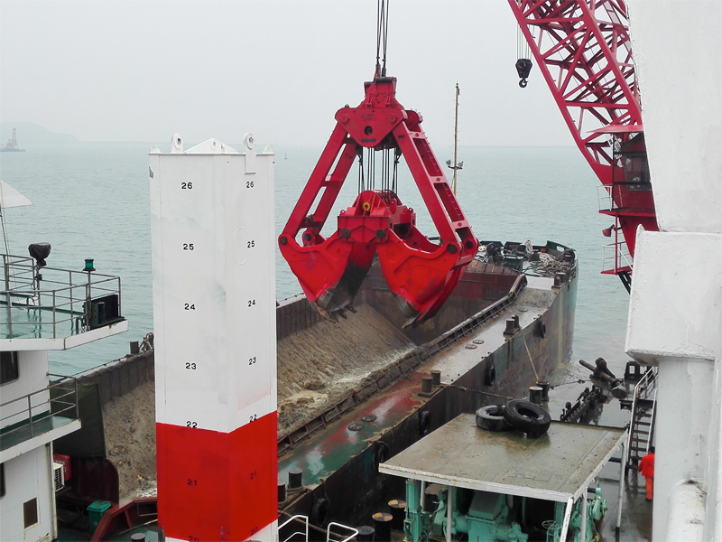 In 2016, ENBL Cooperated with Chongqing Channel Bureau To Fabricate 130T Underwater Dredging Grab